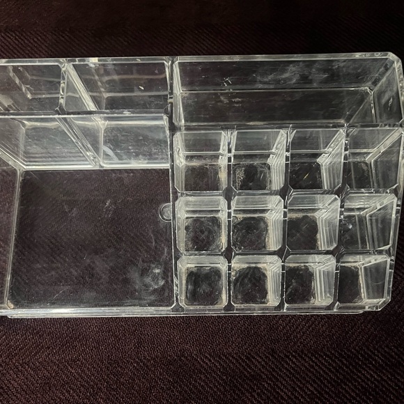 MULTI - SECTION CLEAR MAKEUP ORGANIZER - Picture 2 of 7